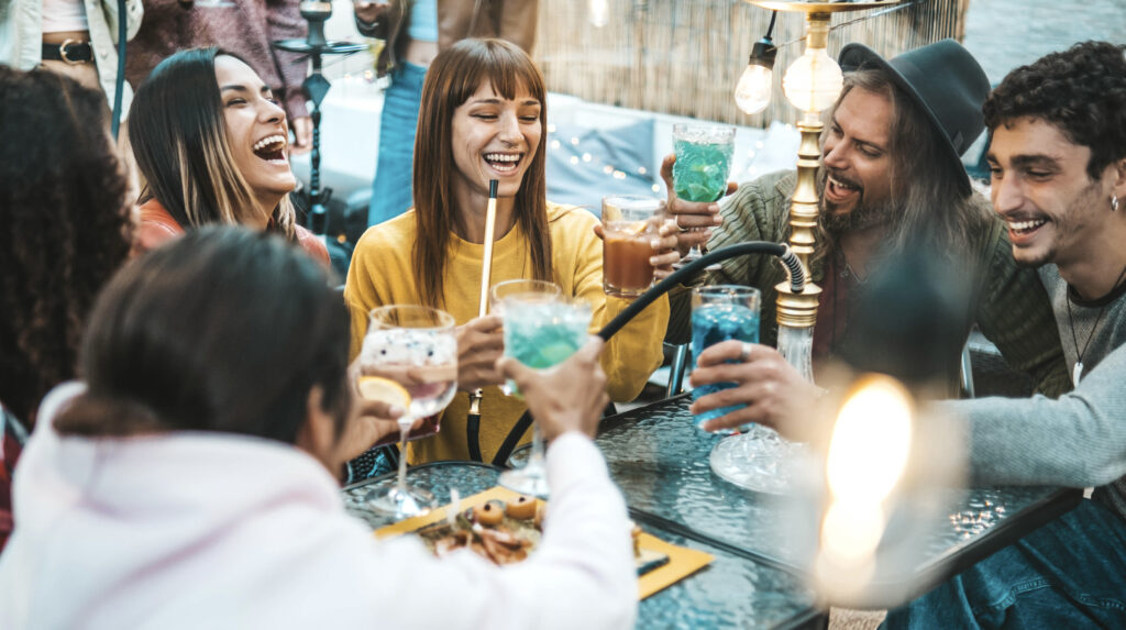 Freunde in der Shisha Bar Berlin